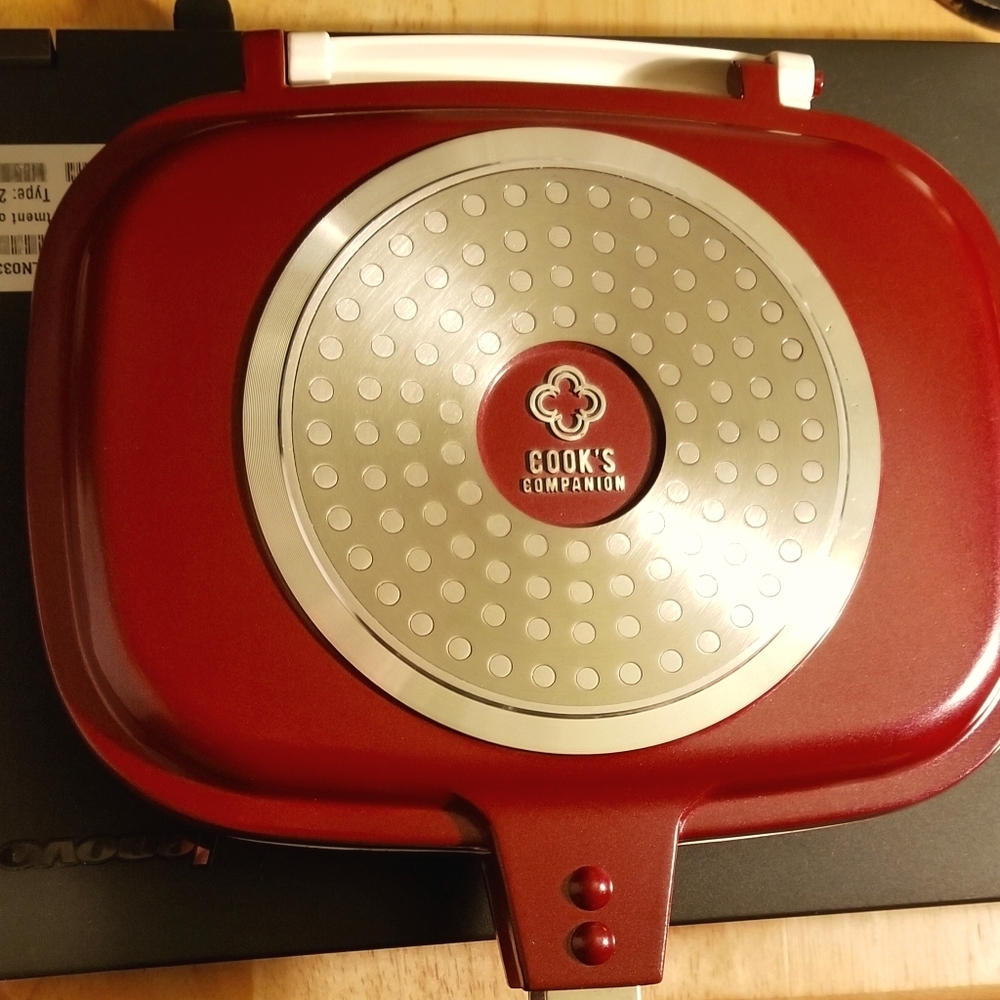 New Merlot Cooks Companion flip pan.